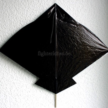 Segel: geätzt
Segelmaterial: Mylar
Bogenstab: Carbon 1,6 mm
Mittelstab: Bambus geschnitzt
Gesamtgewicht: 10,5 g Segel: geätzt
Segelmaterial: Mylar
Bogenstab: Carbon 1,6 mm
Mittelstab: Bambus geschnitzt
Gesamtgewicht: 10,5 g